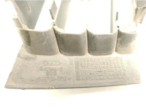 REJILLA PARAGOLPES DEL IZQ AUDI A4 (8D2, B5)|Desguaces La Cabaña