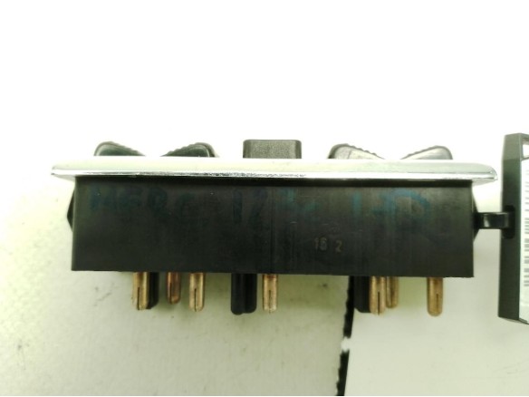 MANDO ELEVALUNAS PUERTA LAT TRA IZQ MERCEDES BENZ SEDÁN (W123)|Desguaces La Cabaña