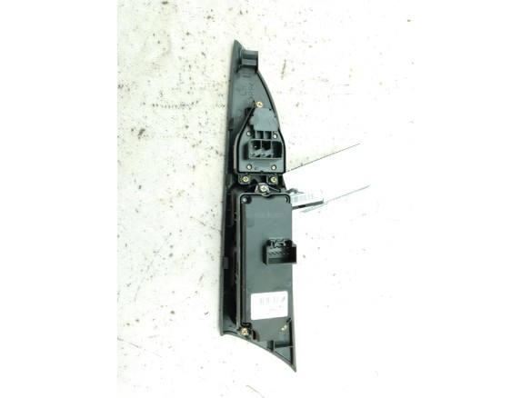 03123000 MANDO ELEVALUNAS PUERTA LAT DEL IZQ MAZDA 3 (BK)|Desguaces La Cabaña