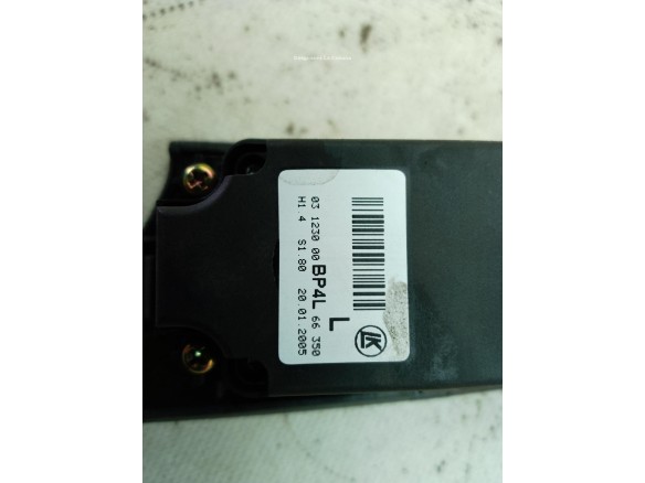 03123000 MANDO ELEVALUNAS PUERTA LAT DEL IZQ MAZDA 3 (BK)|Desguaces La Cabaña