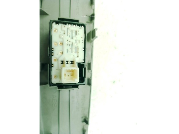 8481033120, 7423147160 MANDO ELEVALUNAS PUERTA LAT DEL DER TOYOTA PRIUS PLUS (_W4_)|Desguaces La Cabaña