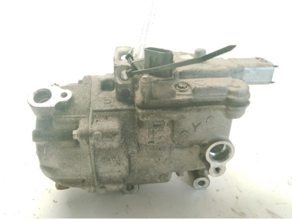 0422001330 COMPRESOR AA TOYOTA AURIS (_E18_)|Desguaces La Cabaña