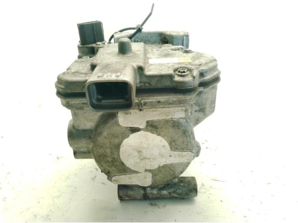 0422001330 COMPRESOR AA TOYOTA AURIS (_E18_)|Desguaces La Cabaña