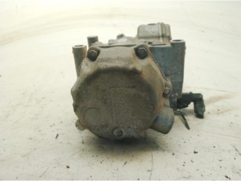 0422001330 COMPRESOR AA TOYOTA AURIS (_E18_)|Desguaces La Cabaña