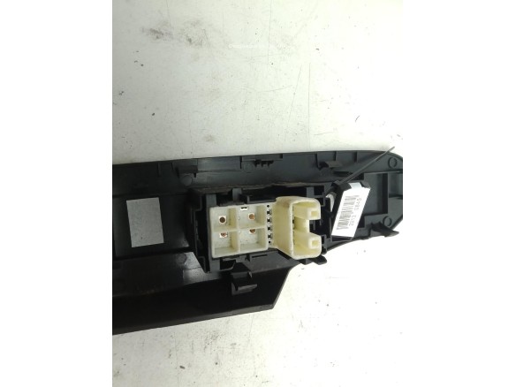 MANDO ELEVALUNAS PUERTA LAT DEL DER TOYOTA AURIS (_E18_)|Desguaces La Cabaña