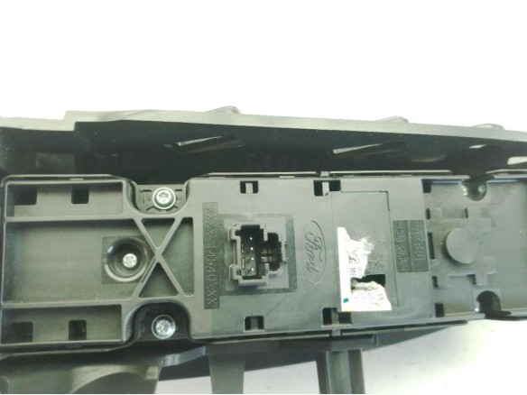   MANDO ELEVALUNAS PUERTA LAT DEL IZQ FORD FOCUS IV (HN)|Desguaces La Cabaña
