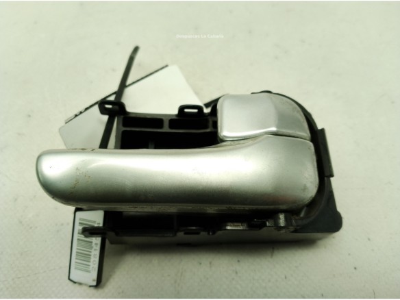 MANILLA PUERTA LAT DEL DER INT NISSAN ALMERA TINO (V10)|Desguaces La Cabaña