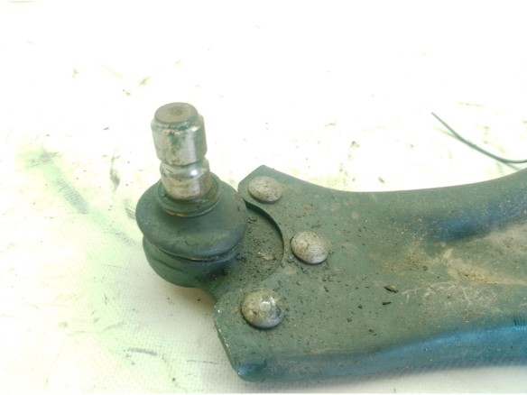 1673630180 BRAZO SUSPENSION DEL DER INF PEUGEOT 2008|Desguaces La Cabaña