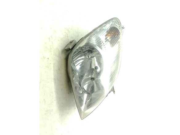 8113013260 FARO DERECHO TOYOTA COROLLA Verso (_E12_)|Desguaces La Cabaña