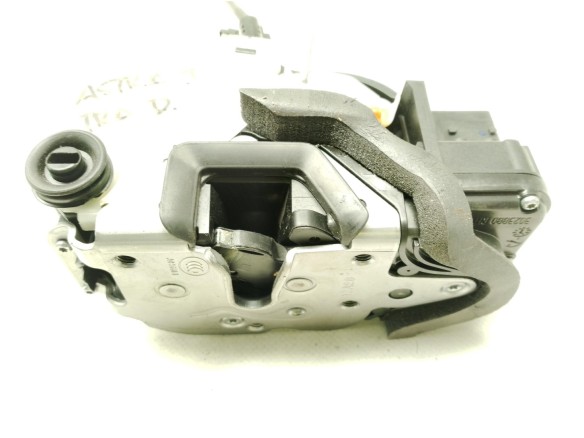 CERRADURA PUERTA LAT TRA DER OPEL ASTRA J (P10)|Desguaces La Cabaña