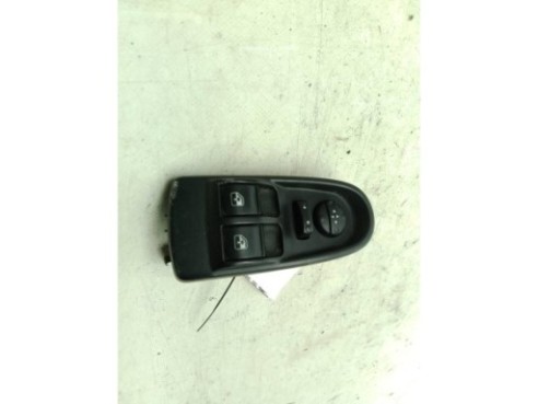   MANDO ELEVALUNAS PUERTA LAT DEL IZQ IVECO DAILY VI Furgón|Desguaces La Cabaña