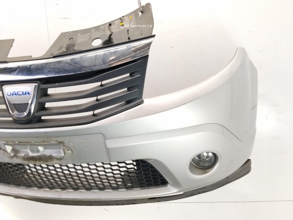 8200526596 PARAGOLPES DEL DACIA SANDERO|Desguaces La Cabaña