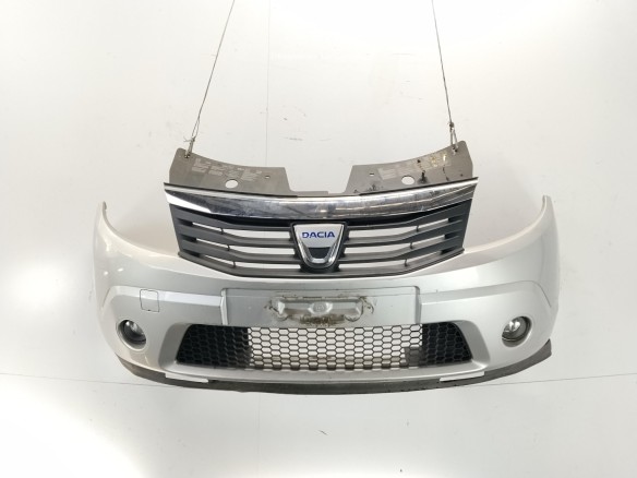 8200526596 PARAGOLPES DEL DACIA SANDERO|Desguaces La Cabaña