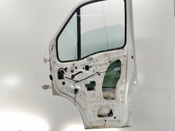99460120 PUERTA LAT DEL DER IVECO DAILY VI Furgón|Desguaces La Cabaña