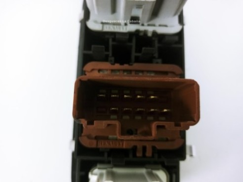 8200018985A MANDO ELEVALUNAS PUERTA LAT DEL IZQ RENAULT LAGUNA II (BG0/1_)|Desguaces La Cabaña
