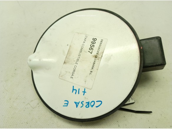 TAPA COMBUSTIBLE OPEL CORSA E (X15)|Desguaces La Cabaña