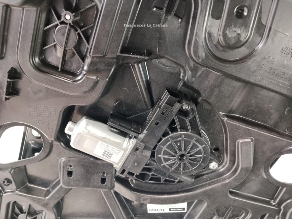 31301556 ELEVALUNAS PUERTA LAT DEL DER VOLVO V40 Fastback (525, 526)|Desguaces La Cabaña
