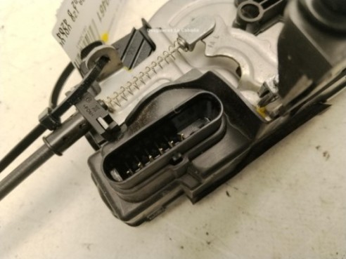 31440395 CERRADURA PUERTA LAT TRA IZQ VOLVO V40 Fastback (525, 526)|Desguaces La Cabaña