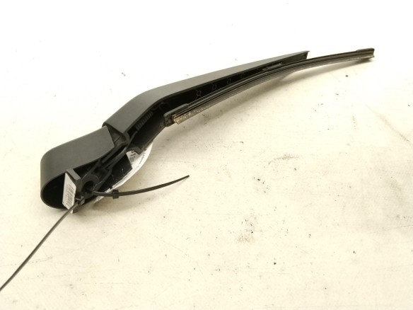 31391756 BRAZO LIMPIAPARABRISAS TRA PORTÓN VOLVO V40 Fastback (525, 526)|Desguaces La Cabaña