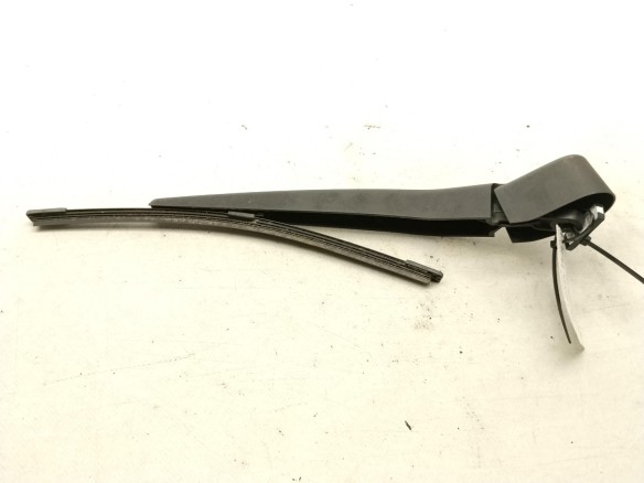 31391756 BRAZO LIMPIAPARABRISAS TRA PORTÓN VOLVO V40 Fastback (525, 526)|Desguaces La Cabaña