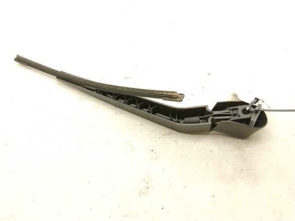 31391756 BRAZO LIMPIAPARABRISAS TRA PORTÓN VOLVO V40 Fastback (525, 526)|Desguaces La Cabaña