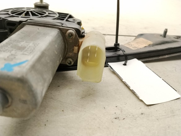 51357281883 ELEVALUNAS PUERTA LAT TRA IZQ BMW 1 (F20)|Desguaces La Cabaña
