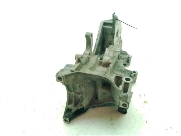 03L903143L SOPORTE ALTERNADOR VW CRAFTER 30-50 Furgón (2E_)|Desguaces La Cabaña