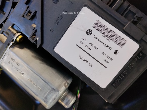 7L0839461D ELEVALUNAS PUERTA LAT TRA IZQ VW TOUAREG (7LA, 7L6, 7L7)|Desguaces La Cabaña