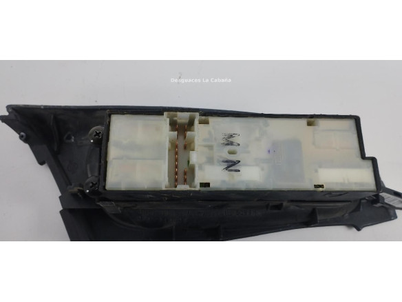 MANDO ELEVALUNAS PUERTA LAT DEL IZQ NISSAN ALMERA II (N16) |Desguaces La Cabaña