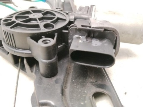 51337281881 ELEVALUNAS PUERTA LAT DEL IZQ BMW 1 (F20)|Desguaces La Cabaña