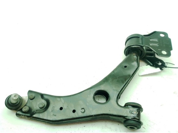 31340231 BRAZO SUSPENSION DEL DER INF VOLVO V40 Fastback (525, 526)|Desguaces La Cabaña