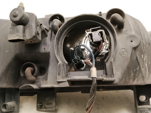 7701044518 FARO IZQUIERDO RENAULT MASTER II Caja/Chasis (ED/HD/UD)|Desguaces La Cabaña