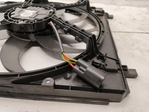 2213993 ELECTROVENTILADOR FORD FOCUS IV (HN)|Desguaces La Cabaña