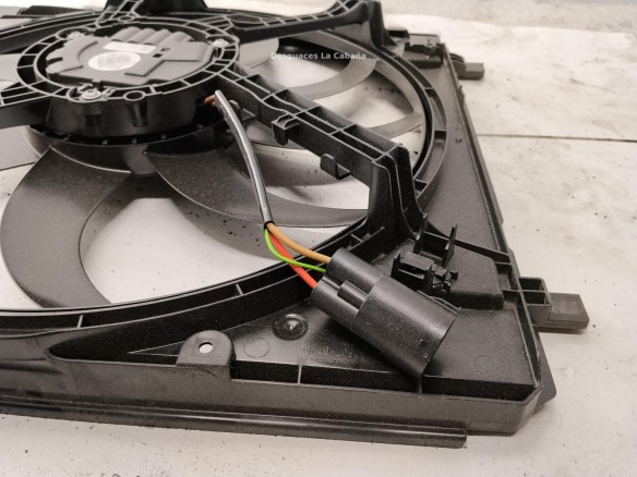 2213993 ELECTROVENTILADOR FORD FOCUS IV (HN)|Desguaces La Cabaña