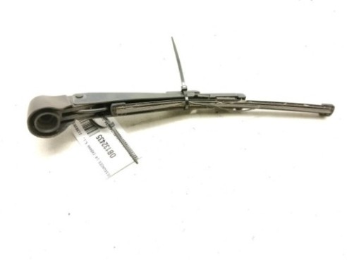 A1768200544 BRAZO LIMPIAPARABRISAS TRA PORTÓN MERCEDES BENZ CLASE A (W176)|Desguaces La Cabaña