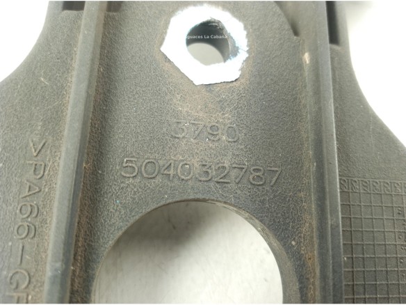 504032787 BISAGRA CAPO DER  IVECO EuroCargo|Desguaces La Cabaña
