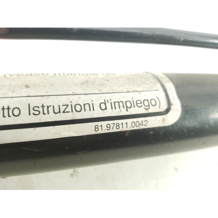 81978110042 PISTON ELEVAR CABINA MAN M 2000 L|Desguaces La Cabaña