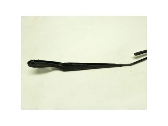 BRAZO LIMPIAPARABRISAS DEL DER VOLVO C30 (533)|Desguaces La Cabaña