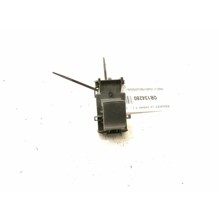 8481002260 MANDO ELEVALUNAS PUERTA LAT DEL DER TOYOTA YARIS CROSS (MXP_)|Desguaces La Cabaña