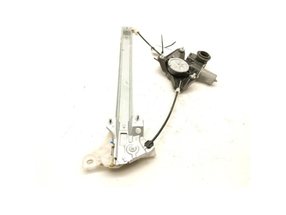 698100D600 ELEVALUNAS PUERTA LAT DEL DER TOYOTA YARIS CROSS (MXP_)|Desguaces La Cabaña