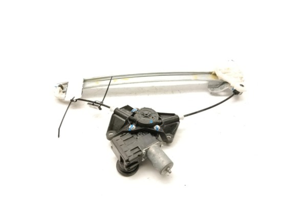 698100D600 ELEVALUNAS PUERTA LAT DEL DER TOYOTA YARIS CROSS (MXP_)|Desguaces La Cabaña