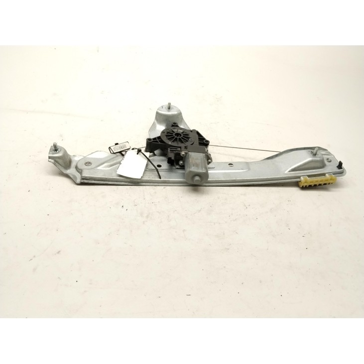 827208597R ELEVALUNAS PUERTA LAT TRA DER DACIA DUSTER (HM_)|Desguaces La Cabaña