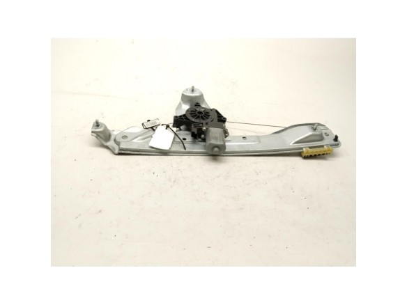 827208597R ELEVALUNAS PUERTA LAT TRA DER DACIA DUSTER (HM_)|Desguaces La Cabaña