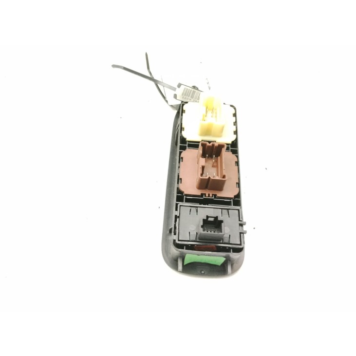 821007807R PUERTA LAT TRA DER DACIA DUSTER|Desguaces La Cabaña 2