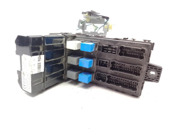 9118826105 CAJA FUSIBLES INTERIOR (BSI) HYUNDAI SANTA FÉ I (SM) |Desguaces La Cabaña