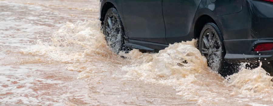 ¿Qué hacer con un coche inundado?