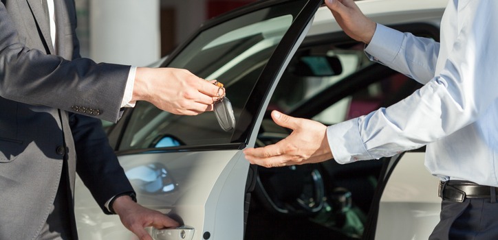 ¿Hay que dar de baja un coche por venta?