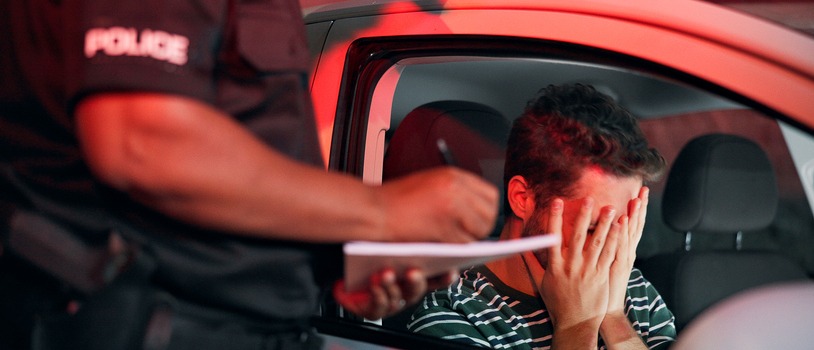 ¿Se puede dar de baja un coche con multas?
