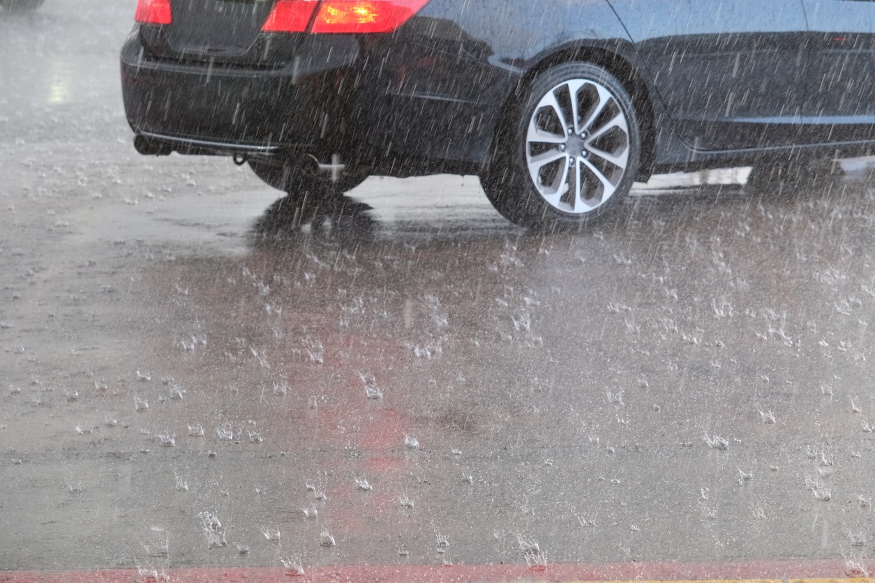 Qué es el aquaplaning y cómo evitarlo