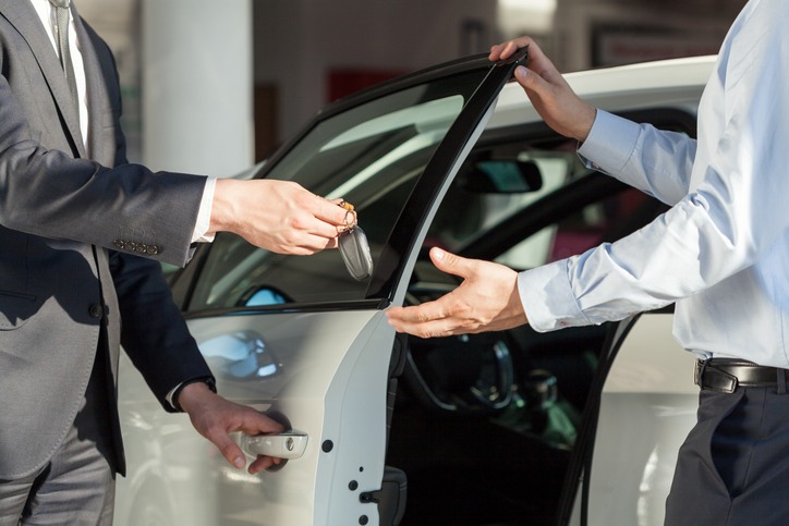 ¿Hay que dar de baja un coche por venta?
